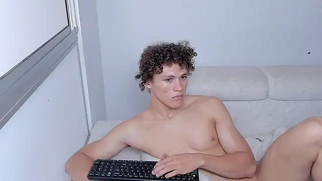 Snapshot of laurent_nova chatting on February 22, 10:09 pm laurent nova online show from February 22, 10:09 pm