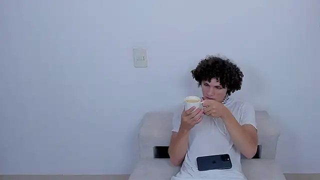 Snapshot of laurent_nova chatting on March 10, 6:01 pm laurent nova online show from March 10, 6:01 pm