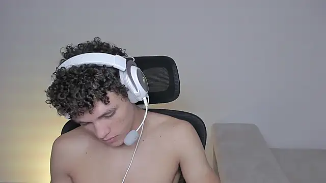 Snapshot of laurent_nova chatting on September 11, 6:41 pm laurent nova online show from September 11, 6:41 pm