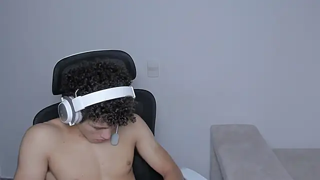 Snapshot of laurent_nova chatting on September 13, 12:16 pm laurent nova online show from September 13, 12:16 pm