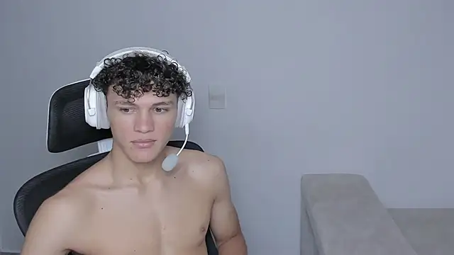 Snapshot of laurent_nova chatting on September 14, 8:30 pm laurent nova online show from September 14, 8:30 pm