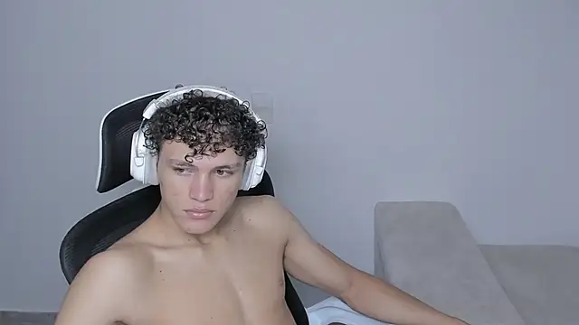 Snapshot of laurent_nova chatting on September 15, 7:14 pm laurent nova online show from September 15, 7:14 pm