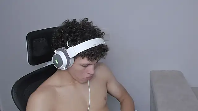 Snapshot of laurent_nova chatting on September 18, 6:43 pm laurent nova online show from September 18, 6:43 pm