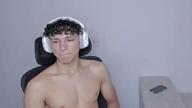 Snapshot of laurent_nova chatting on September 20, 6:42 pm laurent nova online show from September 20, 6:42 pm