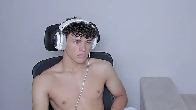 Snapshot of laurent_nova chatting on September 23, 7:17 pm laurent nova online show from September 23, 7:17 pm