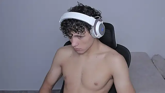 Snapshot of laurent_nova chatting on September 28, 6:57 pm laurent nova online show from September 28, 6:57 pm