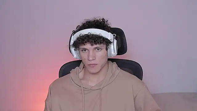 Snapshot of laurent_nova chatting on October 8, 5:05 am laurent nova online show from October 8, 5:05 am