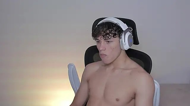 Snapshot of laurent_nova chatting on October 9, 4:54 am laurent nova online show from October 9, 4:54 am