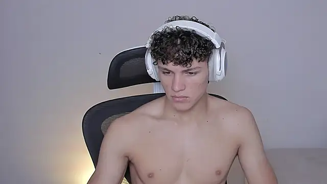 Snapshot of laurent_nova chatting on October 10, 6:56 am laurent nova online show from October 10, 6:56 am