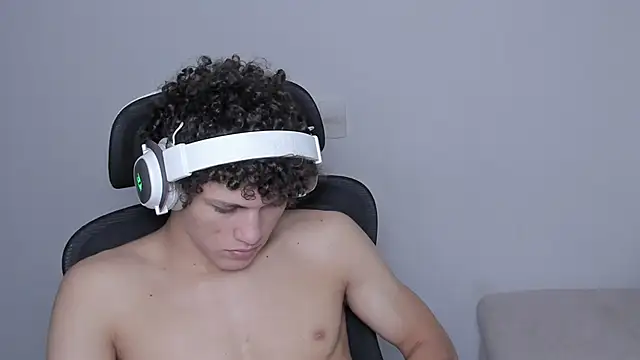 Snapshot of laurent_nova chatting on October 11, 7:07 am laurent nova online show from October 11, 7:07 am