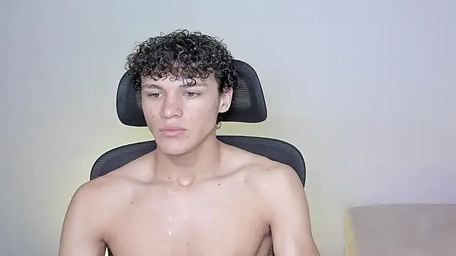 Snapshot of laurent_nova chatting on October 14, 6:25 am laurent nova online show from October 14, 6:25 am