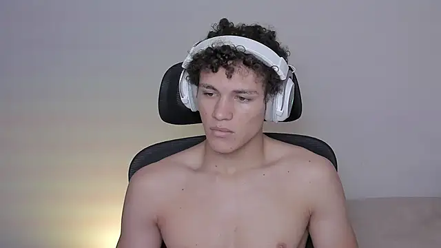 Snapshot of laurent_nova chatting on October 15, 8:58 am laurent nova online show from October 15, 8:58 am