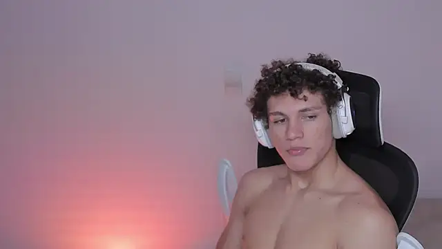 Snapshot of laurent_nova chatting on October 17, 8:39 am laurent nova online show from October 17, 8:39 am