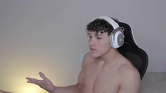 Snapshot of laurent_nova chatting on October 19, 2:50 pm laurent nova online show from October 19, 2:50 pm