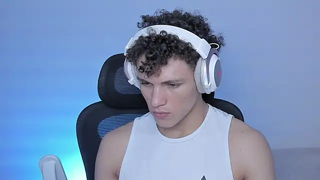 Snapshot of laurent_nova chatting on October 21, 4:51 pm laurent nova online show from October 21, 4:51 pm