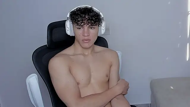 Snapshot of laurent_nova chatting on October 28, 7:16 pm laurent nova online show from October 28, 7:16 pm