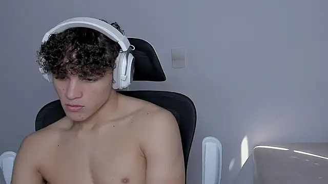 Snapshot of laurent_nova chatting on October 29, 5:58 pm laurent nova online show from October 29, 5:58 pm