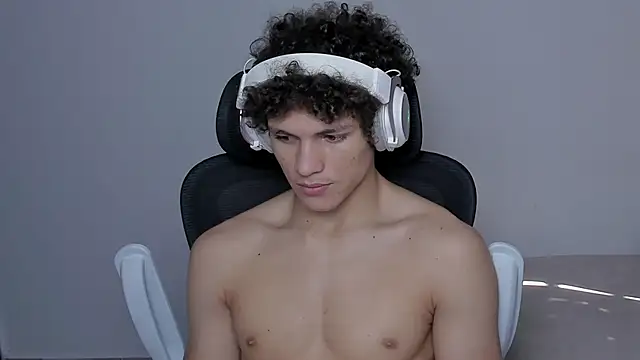 Snapshot of laurent_nova chatting on November 6, 5:47 pm laurent nova online show from November 6, 5:47 pm