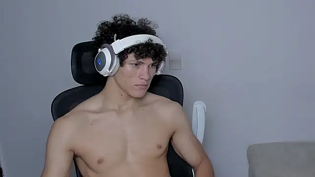 Snapshot of laurent_nova chatting on November 8, 8:03 am laurent nova online show from November 8, 8:03 am