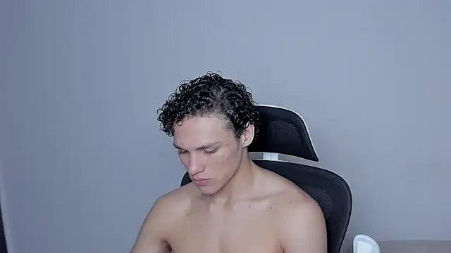 Snapshot of laurent_nova chatting on November 17, 1:11 am laurent nova online show from November 17, 1:11 am