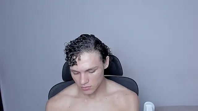 Snapshot of laurent_nova chatting on November 17, 8:25 pm laurent nova online show from November 17, 8:25 pm