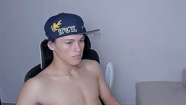 Snapshot of laurent_nova chatting on November 28, 6:21 pm laurent nova online show from November 28, 6:21 pm