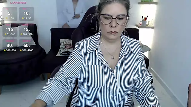 Snapshot of zehra_sanem chatting on May 25, 3:29 pm zehra sanem online show from May 25, 3:29 pm
