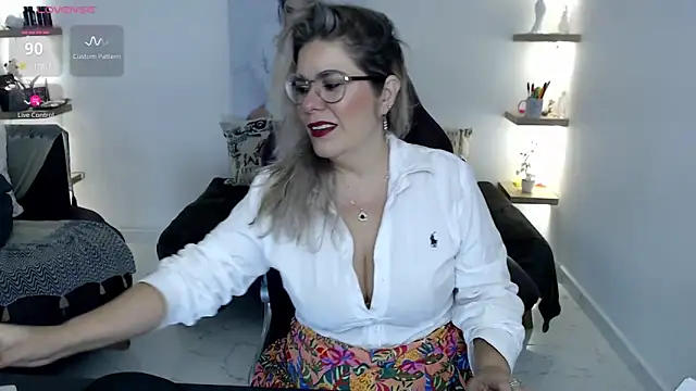 Snapshot of zehra_sanem chatting on June 5, 7:30 pm zehra sanem online show from June 5, 7:30 pm