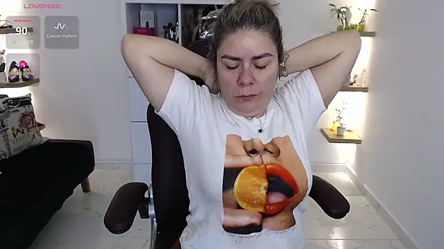 Snapshot of zehra_sanem chatting on June 15, 2:08 pm zehra sanem online show from June 15, 2:08 pm