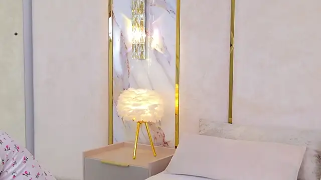 Snapshot of Jullia_Carter chatting on February 19, 12:22 pm Jullia Carter online show from February 19, 12:22 pm