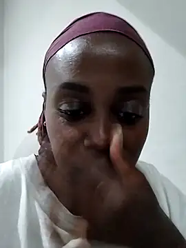 SlutyQueen32 online show from October 10, 4:39 pm