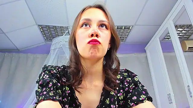 Snapshot of SofiaSolar chatting on February 24, 11:21 am SofiaSolar online show from February 24, 11:21 am