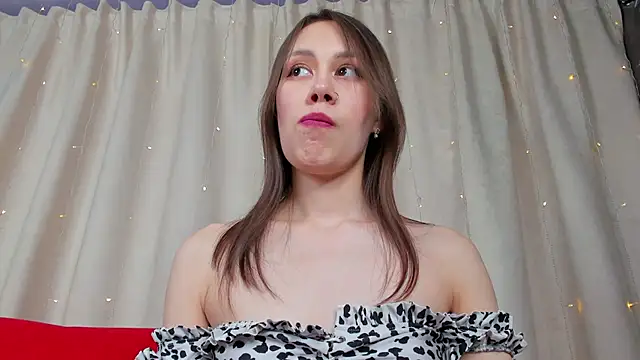 Snapshot of SofiaSolar chatting on March 5, 11:38 am SofiaSolar online show from March 5, 11:38 am