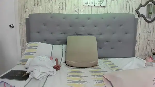 Antonella Montanari online show from January 12, 1:00 am