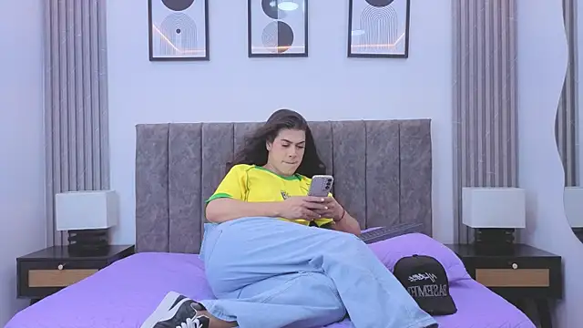 Snapshot of Luciana_Ortiz1 chatting on June 24, 7:35 pm Luciana Ortiz1 online show from June 24, 7:35 pm