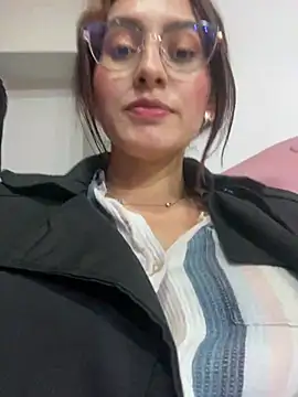 Snapshot of VioletPearson chatting on February 15, 1:10 am VioletPearson online show from February 15, 1:10 am