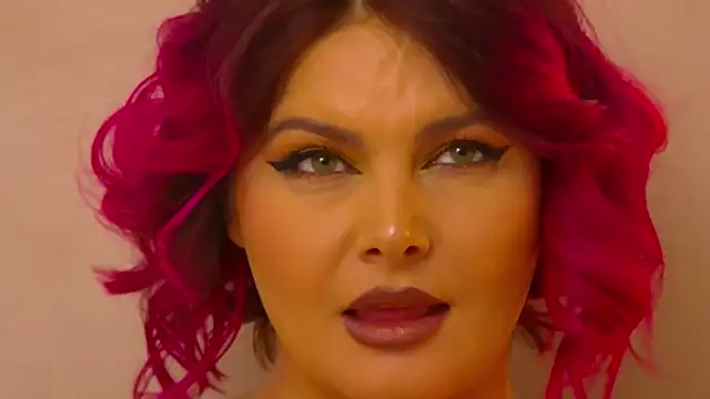 Snapshot of RissaRheys chatting on December 14, 4:45 am RissaRheys online show from December 14, 4:45 am