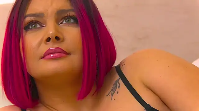 Snapshot of RissaRheys chatting on December 17, 12:23 am RissaRheys online show from December 17, 12:23 am