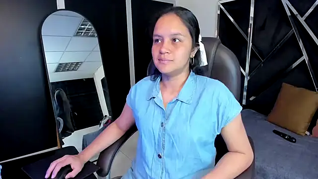 Snapshot of Ivanna18_x chatting on October 10, 3:38 am Ivanna18 x online show from October 10, 3:38 am