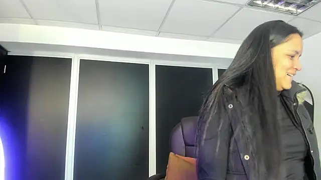 Snapshot of Ivanna18_x chatting on October 28, 3:54 am Ivanna18 x online show from October 28, 3:54 am