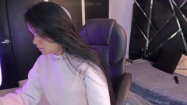 Snapshot of Ivanna18_x chatting on November 7, 3:50 am Ivanna18 x online show from November 7, 3:50 am