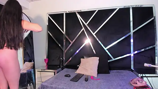 Snapshot of Ivanna18_x chatting on November 8, 3:29 am Ivanna18 x online show from November 8, 3:29 am