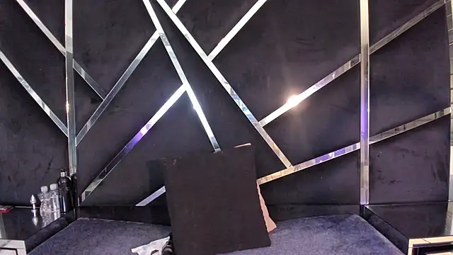 Snapshot of Ivanna18_x chatting on November 15, 3:37 am Ivanna18 x online show from November 15, 3:37 am