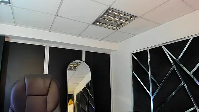 Snapshot of Ivanna18_x chatting on November 16, 3:45 am Ivanna18 x online show from November 16, 3:45 am