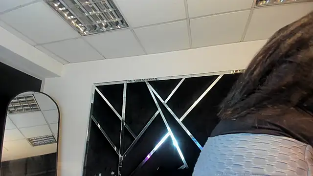 Snapshot of Ivanna18_x chatting on November 19, 4:23 am Ivanna18 x online show from November 19, 4:23 am