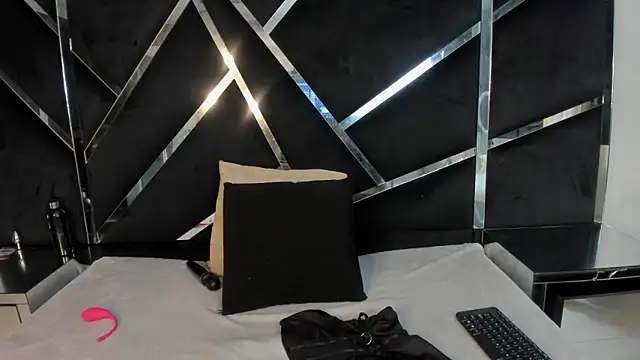 Snapshot of Ivanna18_x chatting on November 20, 4:12 am Ivanna18 x online show from November 20, 4:12 am