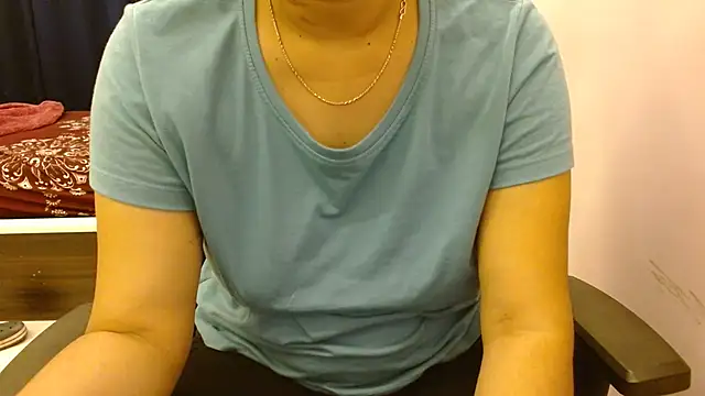 Snapshot of priya__81 chatting on January 8, 6:31 pm priya 81 online show from January 8, 6:31 pm