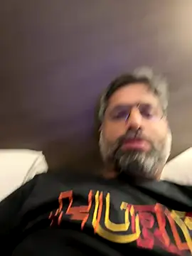 Snapshot of blueleopard05 chatting on December 21, 7:04 am blueleopard05 online show from December 21, 7:04 am