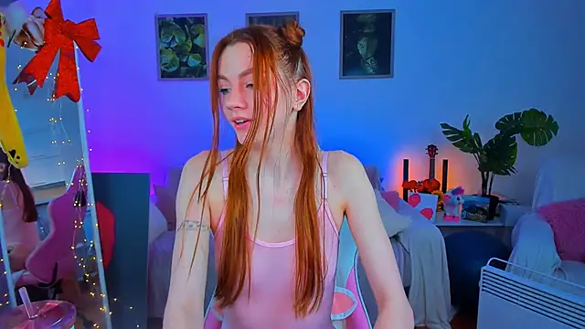 Snapshot of Alyssa_Smitt chatting on February 20, 10:59 pm Alyssa Smitt online show from February 20, 10:59 pm