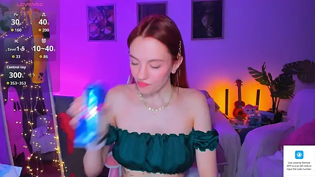 Snapshot of Alyssa_Smitt chatting on September 11, 12:00 am Alyssa Smitt online show from September 11, 12:00 am